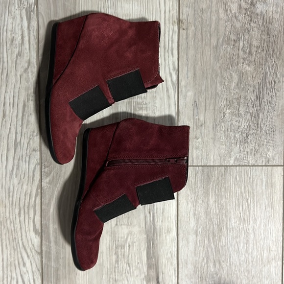 Aerosoles Heelrest Get Fit Suede Wedge Booties Size 5 - Picture 13 of 14